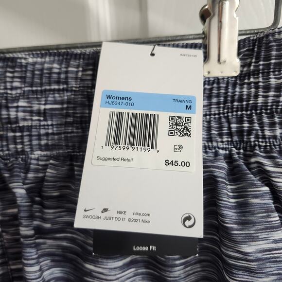❤️NWT❤️ Nike Women's Gray Dri-FIT Shorts - Picture 2 of 9